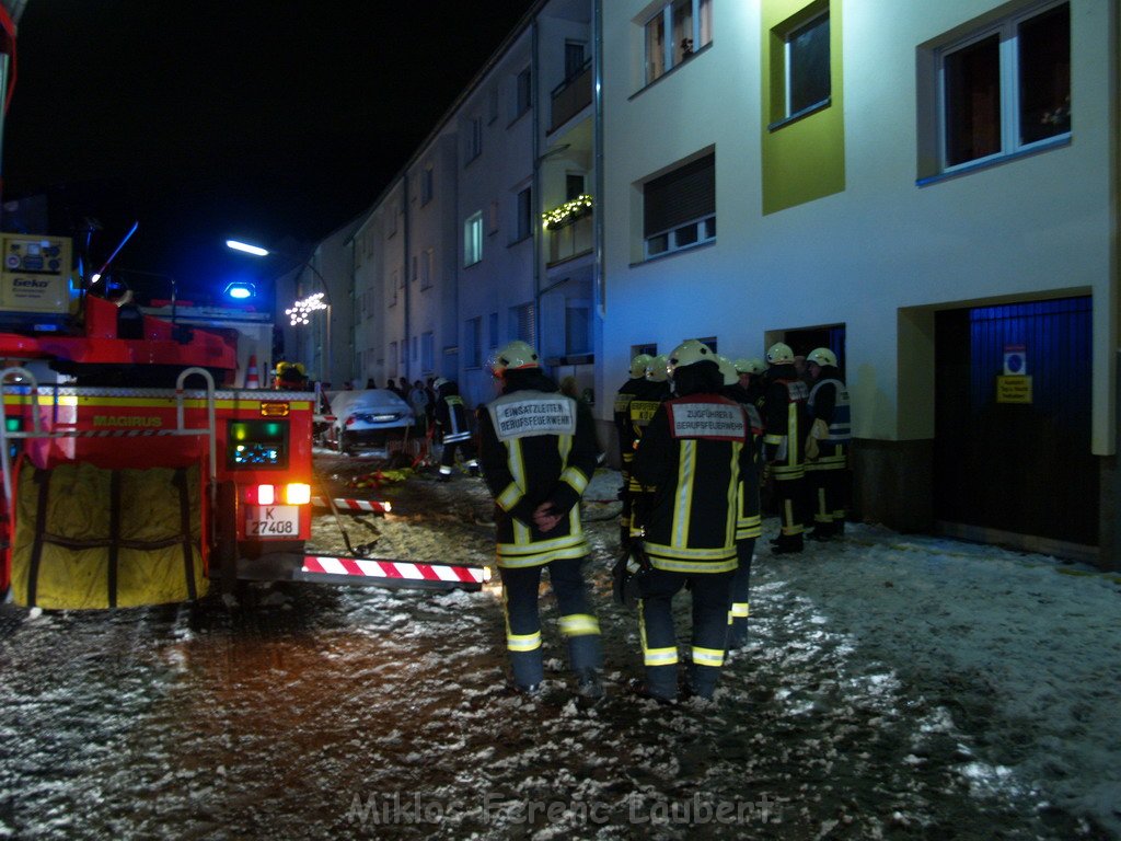 Feuer in Kueche Koeln Vingst Homarstr P662.JPG